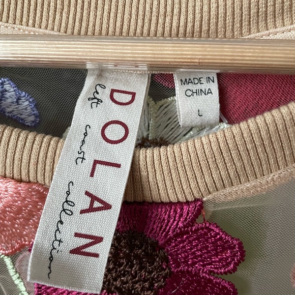 Dolan appliqué sheet tee shirt size large - Picture 2 of 9